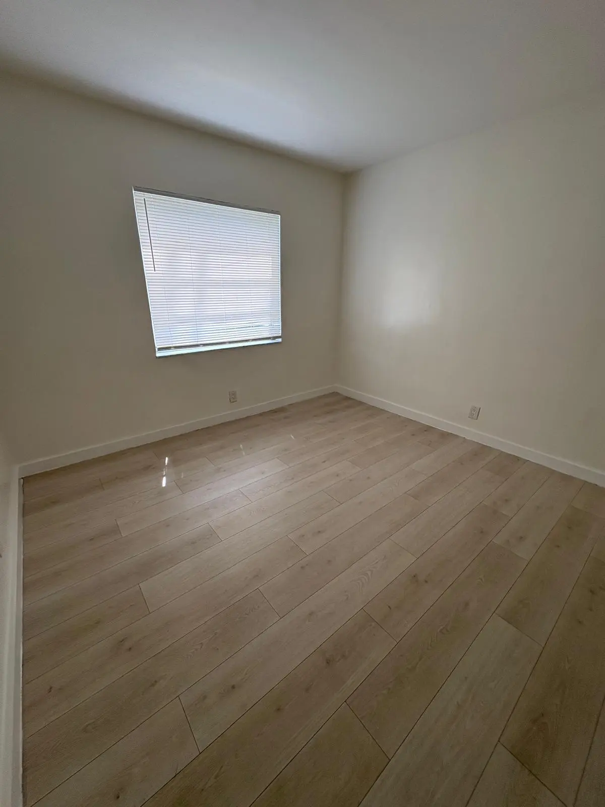 WhatsApp Image 2026-03-19 at 11.06.26 AM at 600 NE 46TH Court 5, Oakland Park