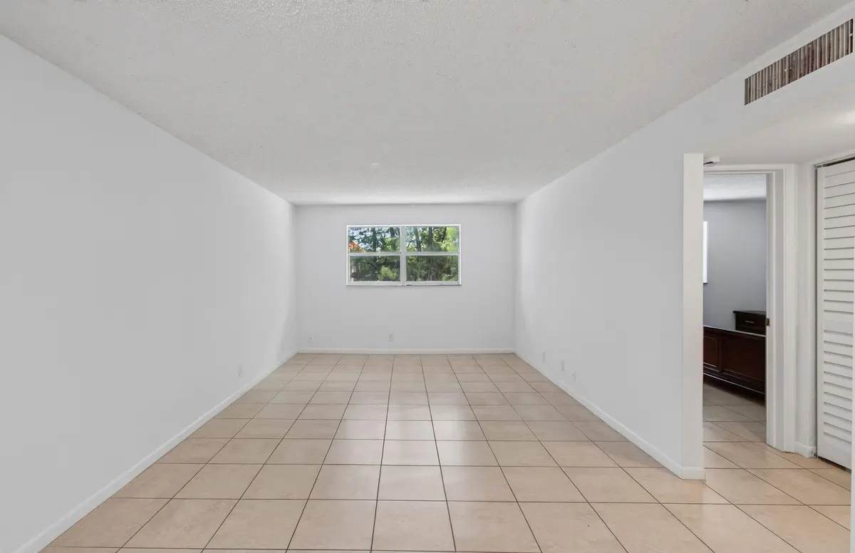 Light & Bright at 450 SW 2ND Avenue 205, Boca Raton