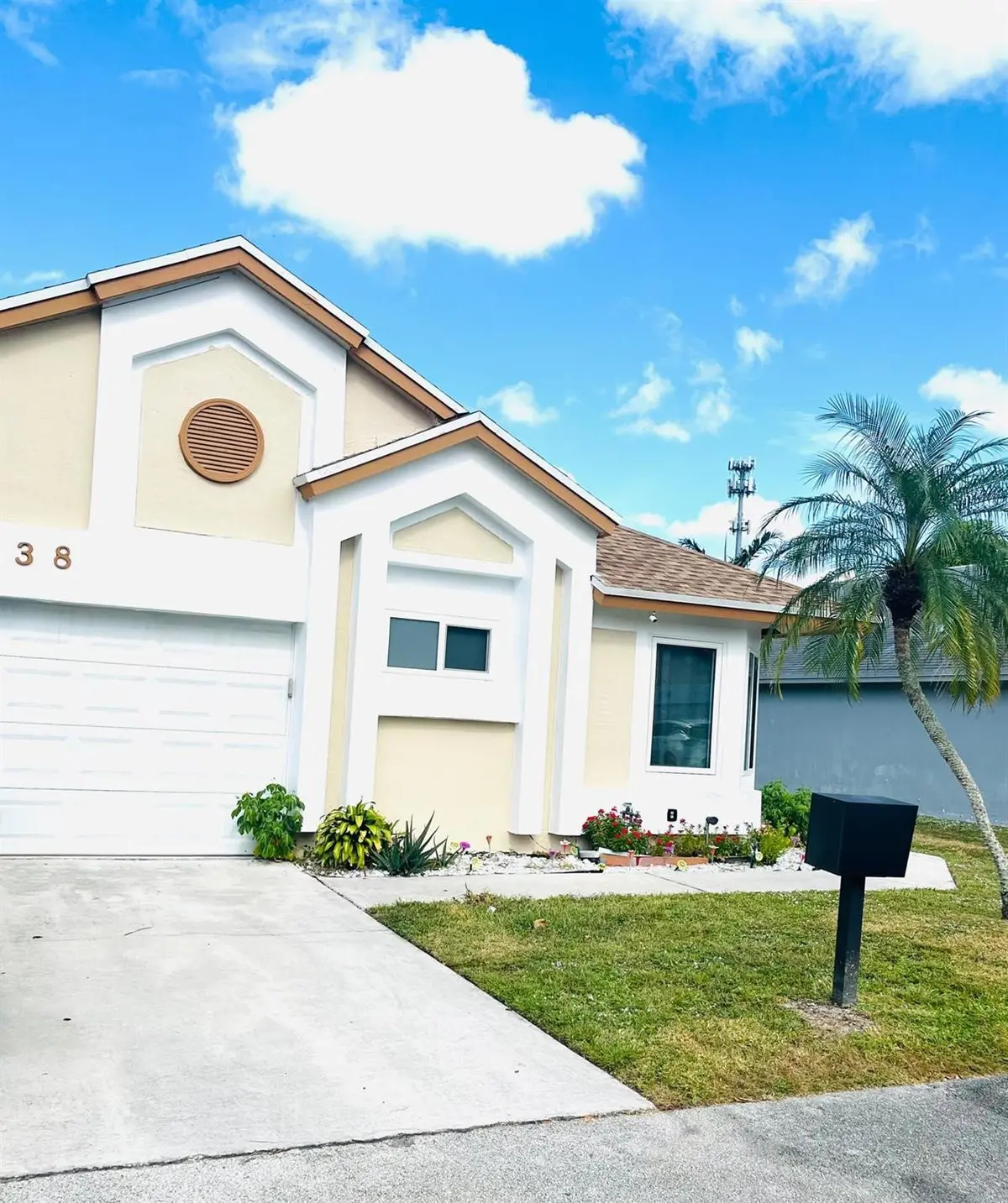 Photo 1 at 838 E PALM RUN Drive, North Lauderdale