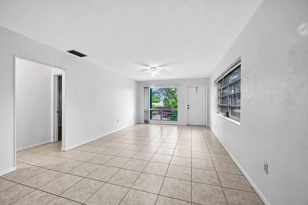 IMG_9929 at 199 SW 15th Street 3, Boca Raton