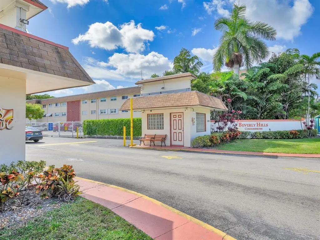 Community Amenities at 5300 Washington Street P131, Hollywood