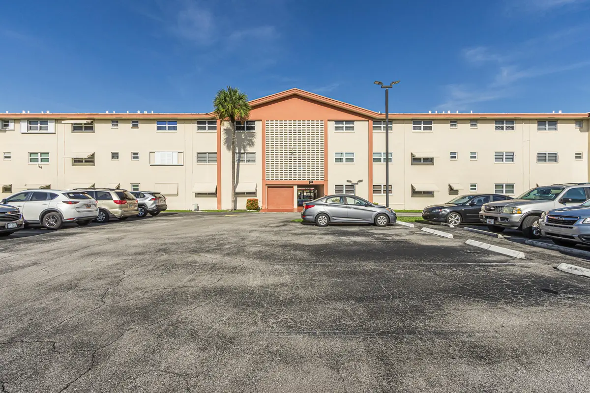 Front of Structure at 5300 Washington Street P131, Hollywood