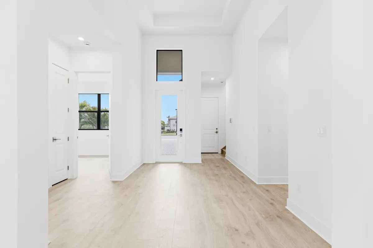 Entry at 13921 Vivant Drive, Palm Beach Gardens