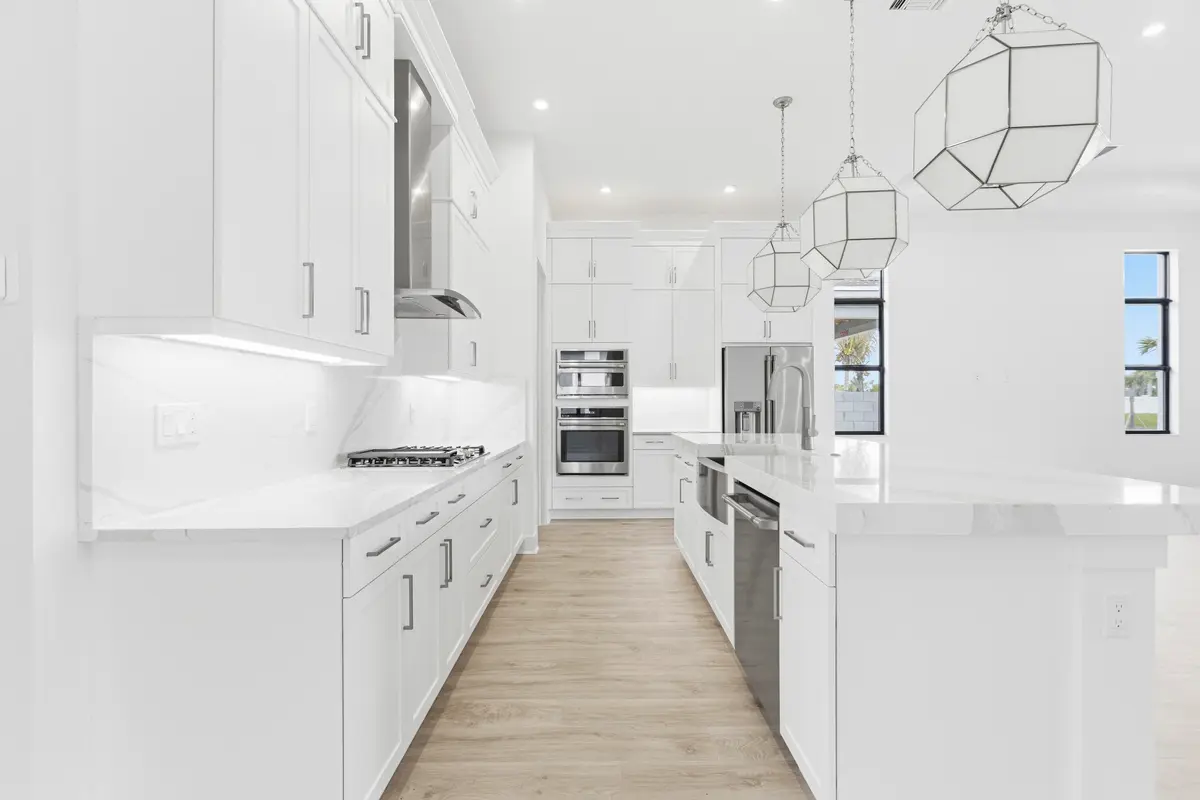 Kitchen at 13921 Vivant Drive, Palm Beach Gardens