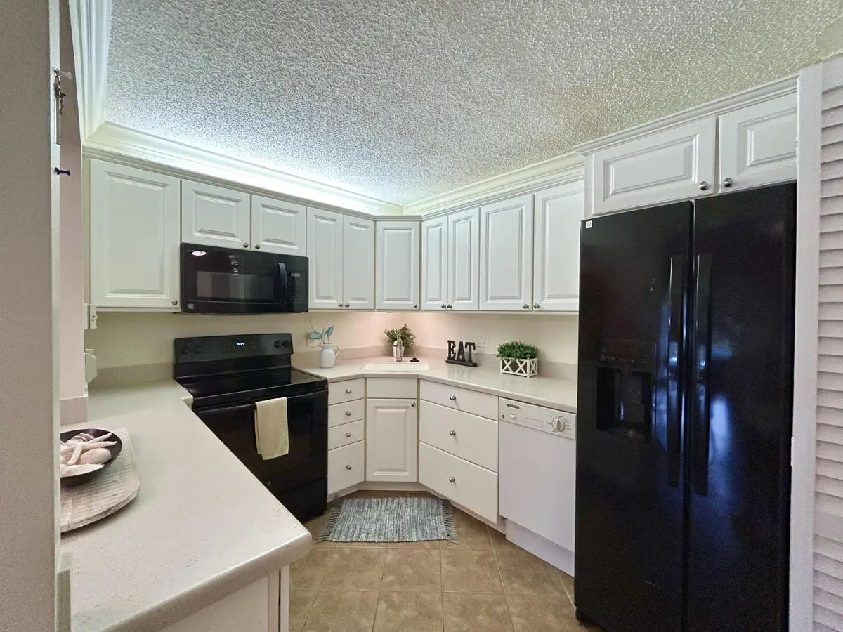 CORIAN COUNTER TOPS at 131 LAKE PINE Circle D-1, Greenacres
