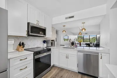 3635 Whitehall Drive 302, West Palm Beach – Condominium for sale