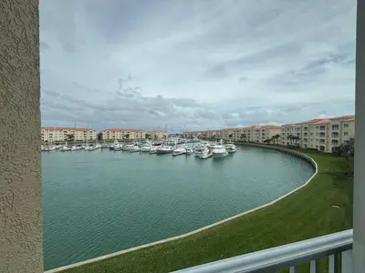 12 HARBOUR ISLE Drive 306, Fort Pierce – Condominium for rent