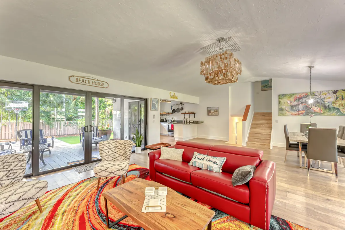 vadim-33 at 2009 SE 24 Avenue, Fort Lauderdale