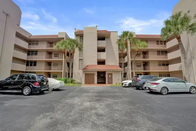1920 SABAL PALM Drive 203, Davie – sold