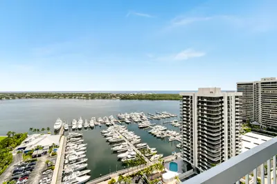 123 LAKESHORE Drive PH45, North Palm Beach – Condominium for sale
