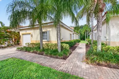 2323 WINDJAMMER Way, West Palm Beach – Villa for sale