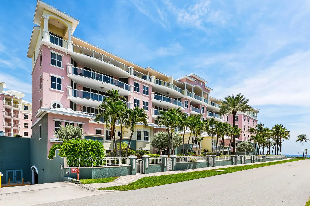 Front of Structure at 2051 SE 3rd Street 307, Deerfield Beach