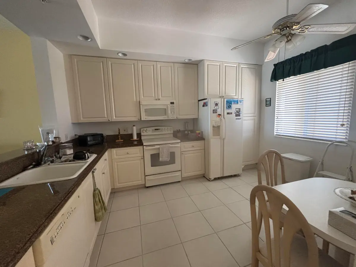 Kit at 15 HARBOUR ISLE Drive PH05, Fort Pierce