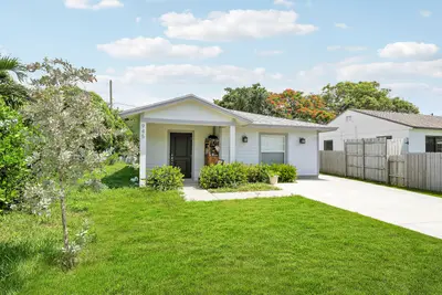 945 32ND Street, West Palm Beach – sold