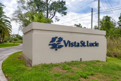 8 Lake Vista Trail, Port St. Lucie – Condominium for sale