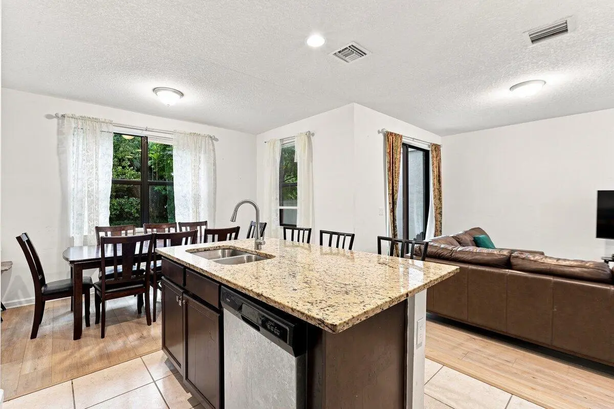 1O3A2474 at 269 NW 36th Avenue, Pompano Beach