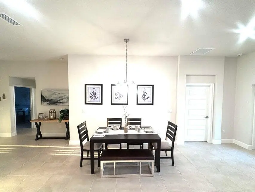 dining area at 8604 NW GIOVANNI Avenue 143-4, Fort Pierce