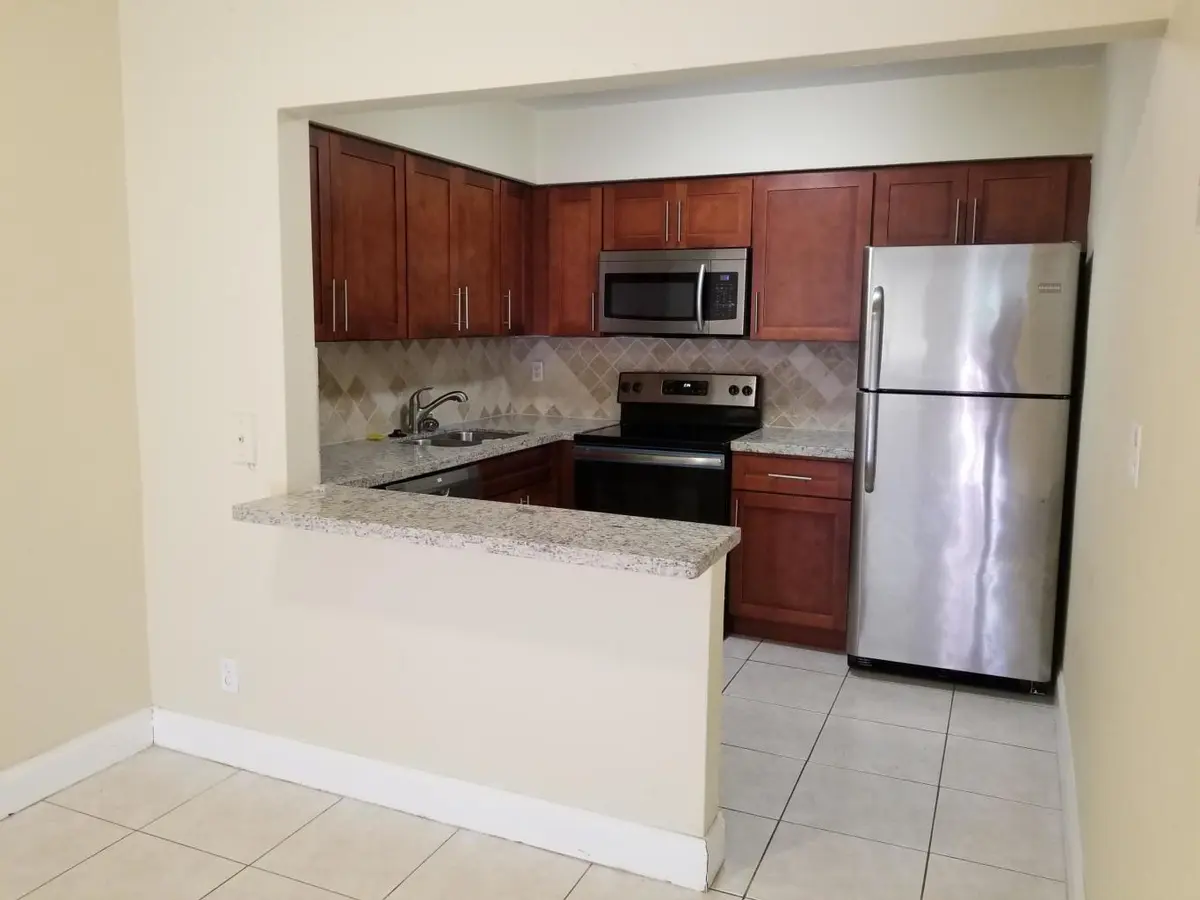 20221118162621349477000000-o at 190 NE 40TH Street 196, Oakland Park