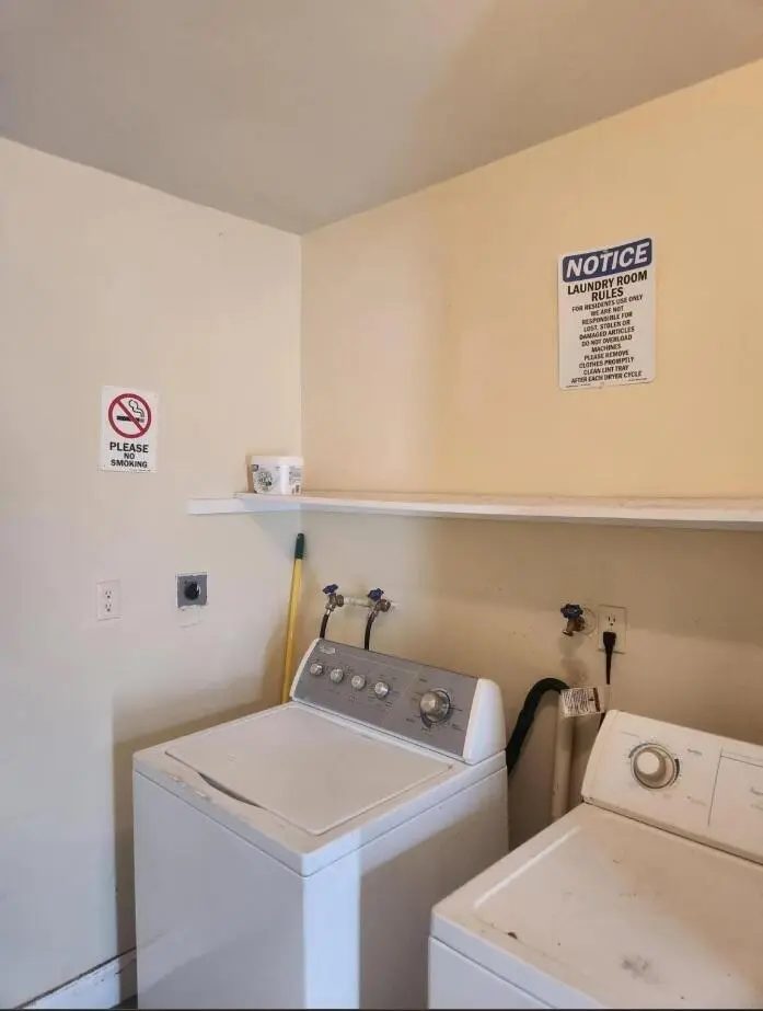 Laundry at 190 NE 40TH Street 196, Oakland Park