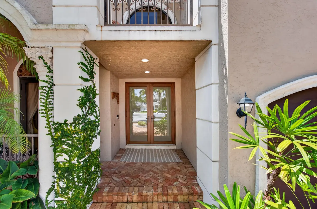 700-5 at 700 Cardinal Street, Plantation