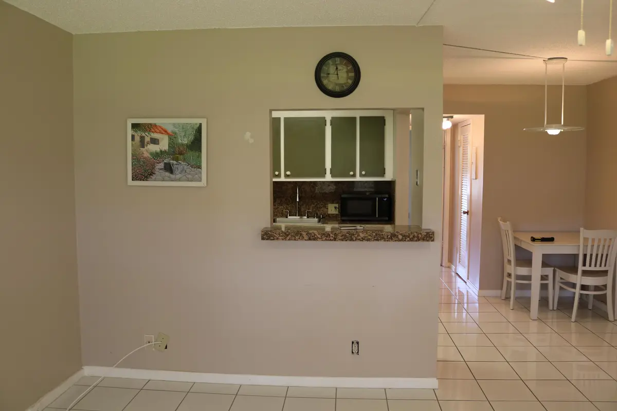 Pass Through at 554 Mansfield, Boca Raton