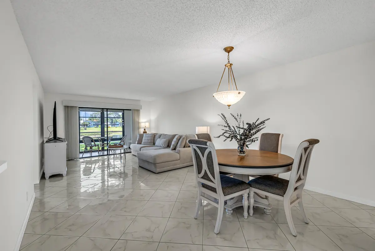 Dining at 15234 Lakes Of Delray Boulevard G 244, Delray Beach