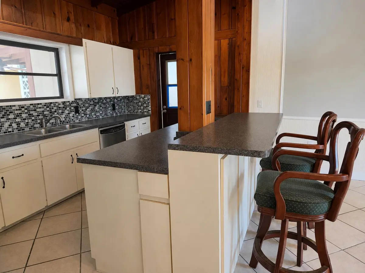 704-cleankitchen2 at 704 NE 22ND Drive 1-4, Wilton Manors