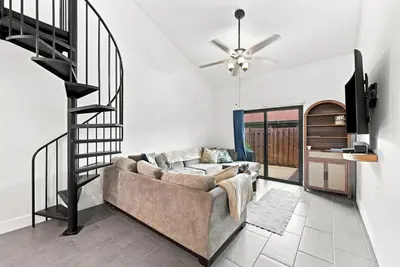 2016 SW 82nd Avenue, Davie – Townhouse for sale