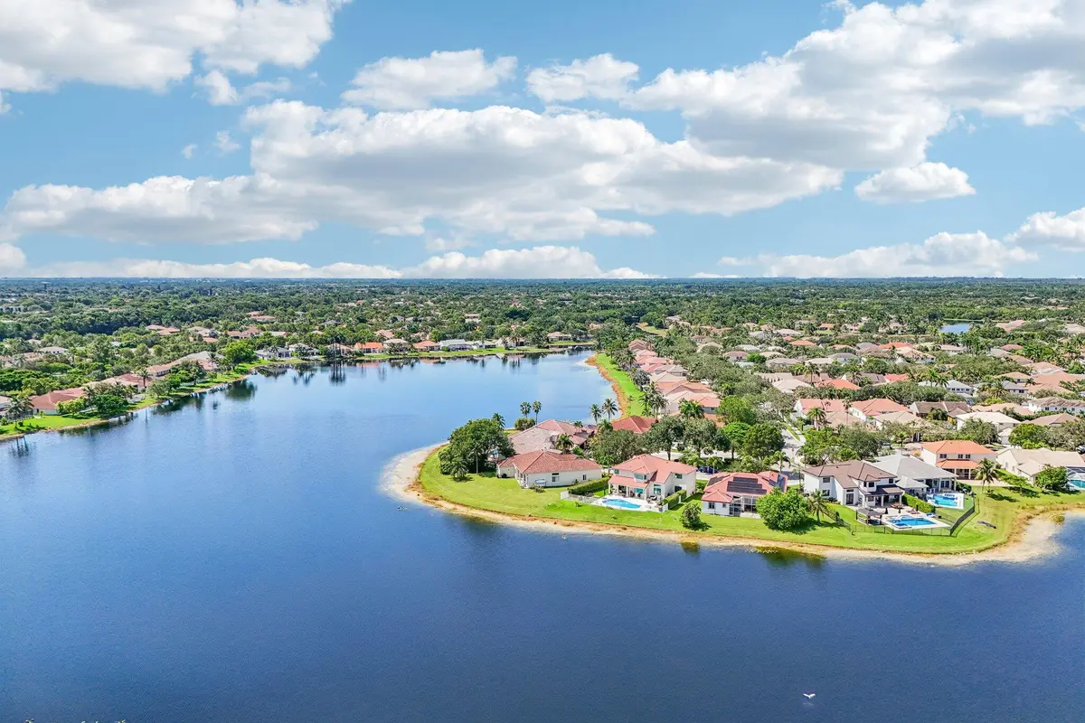 68-web-or-mls-Heritage Dr-S1408-068 at 762 Heritage Drive, Weston