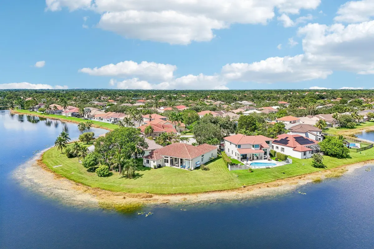 69-web-or-mls-Heritage Dr-S1408-069 at 762 Heritage Drive, Weston