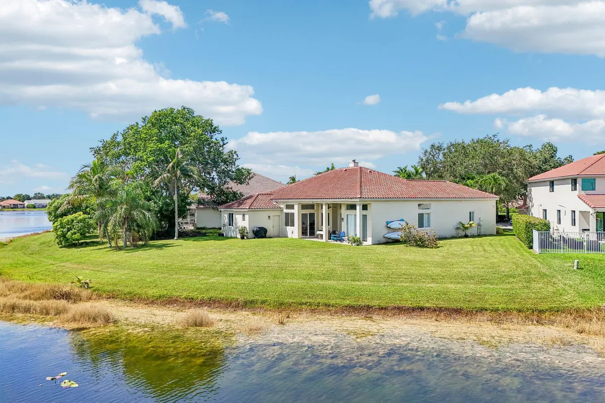 71-web-or-mls-Heritage Dr-S1408-071 at 762 Heritage Drive, Weston