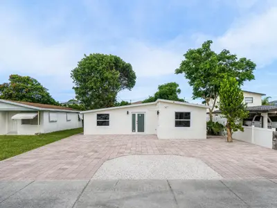 325 SW 8TH Avenue, Delray Beach – Single Family Residence for sale
