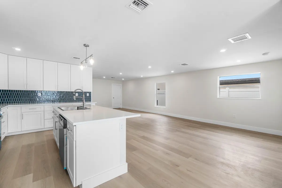 006-325Southwest8thAvenue-DelrayBeach-FL at 325 SW 8TH Avenue, Delray Beach
