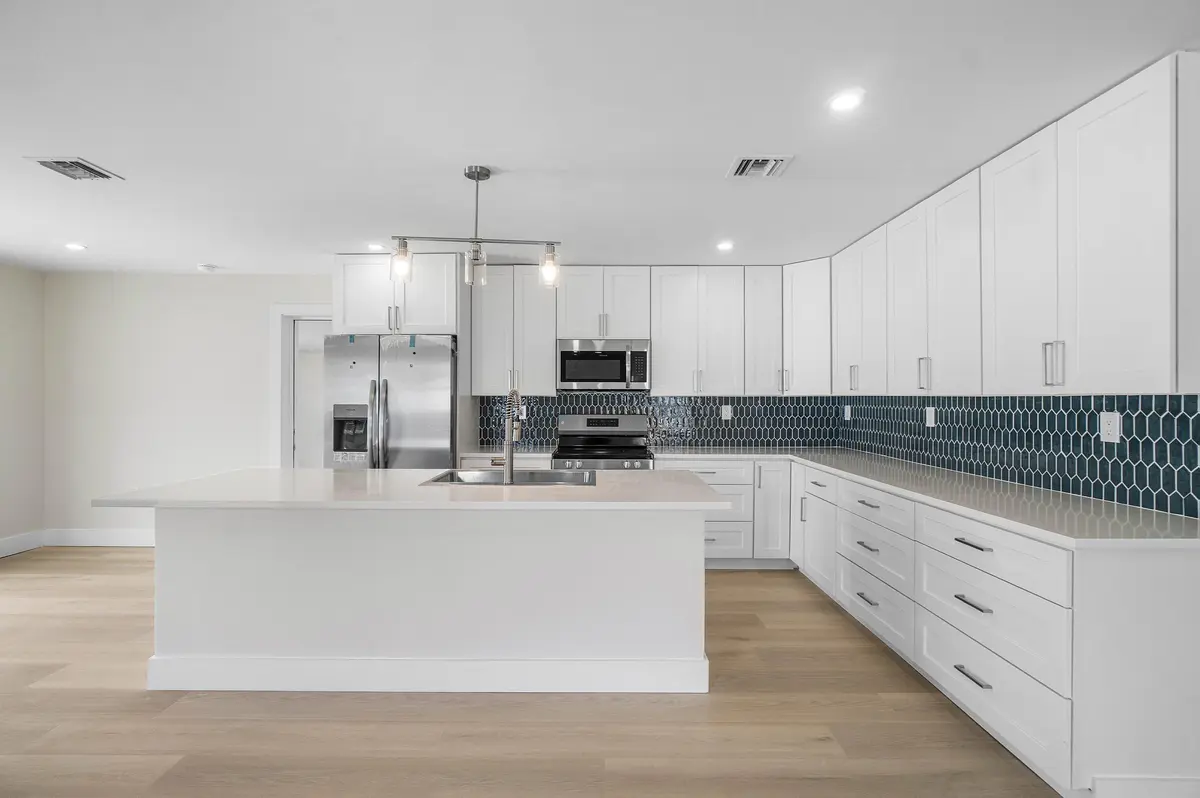 008-325Southwest8thAvenue-DelrayBeach-FL at 325 SW 8TH Avenue, Delray Beach