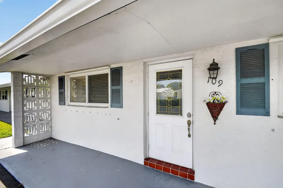 4-web-or-mls-DSC_9677 at 701 SW LAKE Court 109, Boynton Beach