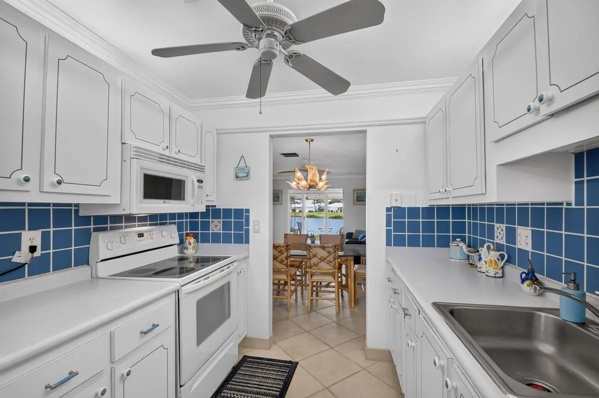 9-web-or-mls-DSC_9700 at 701 SW LAKE Court 109, Boynton Beach