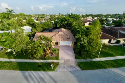 7160 NW 4TH Avenue, Boca Raton – Single Family Residence for sale