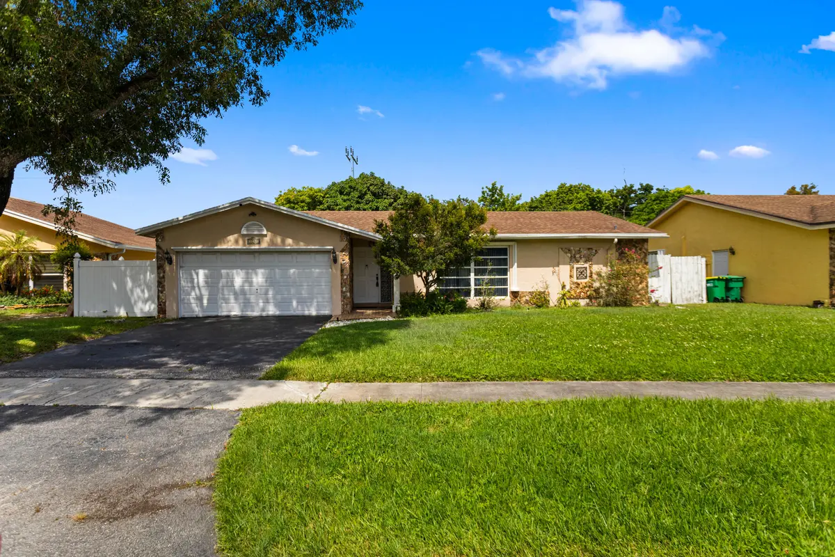 585A7837 at 3750 NW 73rd Avenue, Lauderhill