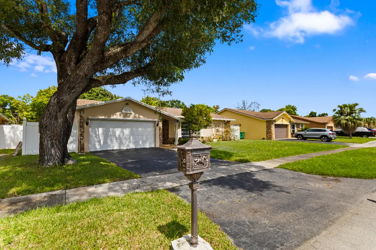 585A7845 at 3750 NW 73rd Avenue, Lauderhill