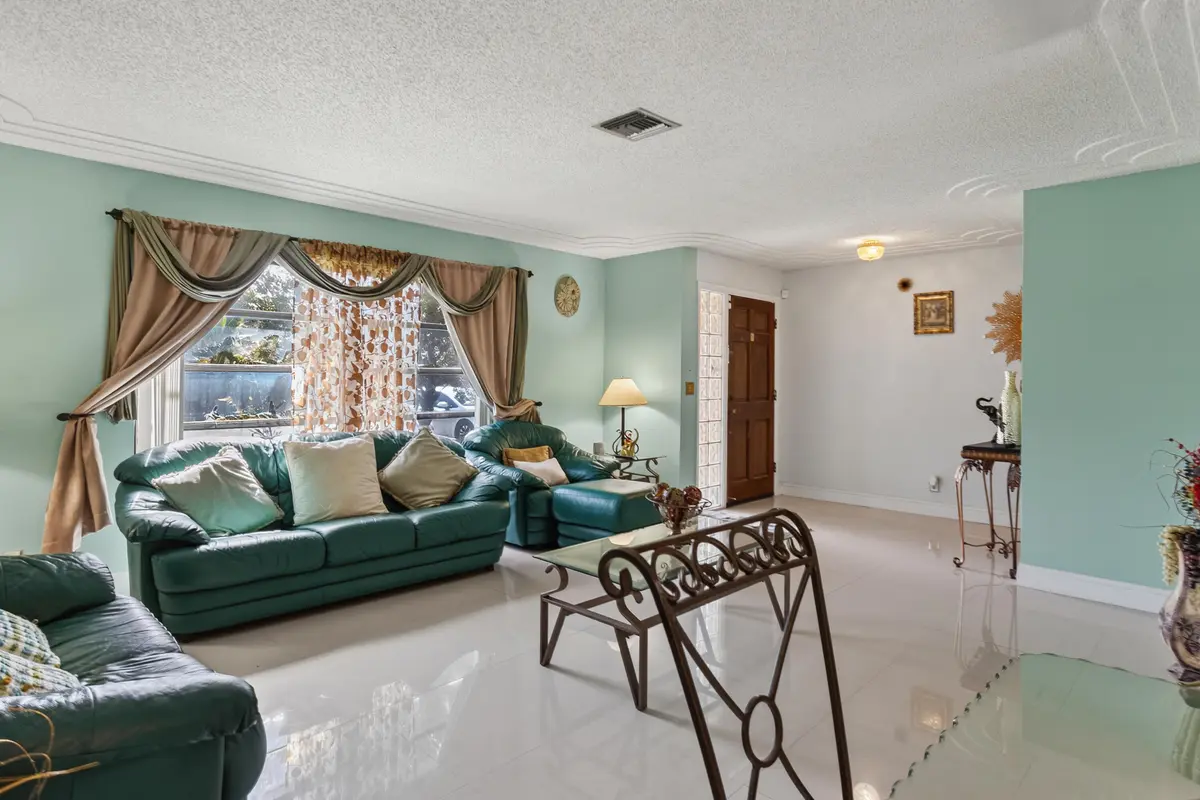585A7861 at 3750 NW 73rd Avenue, Lauderhill