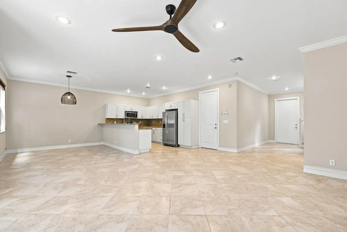 6-web-or-mls-3434-ne-13th-ave at 3434 NE 13TH Avenue, Oakland Park