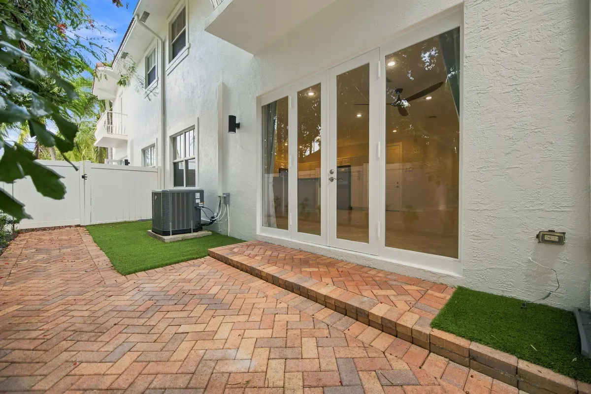 24-web-or-mls-3434-ne-13th-ave at 3434 NE 13TH Avenue, Oakland Park