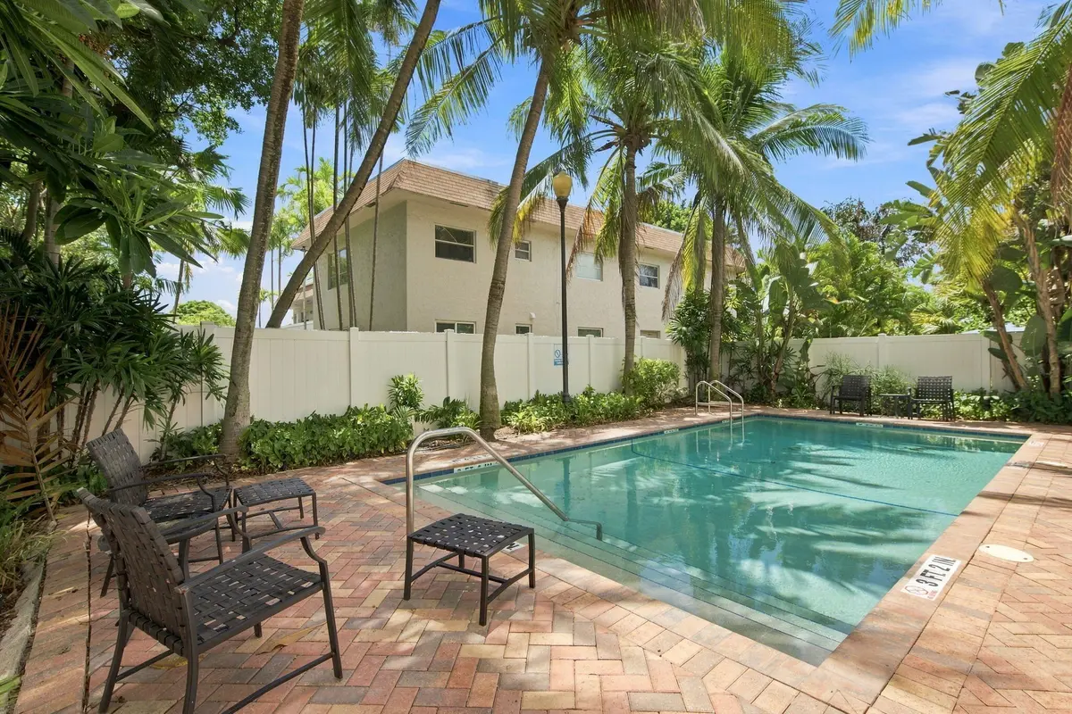 27-web-or-mls-3434-ne-13th-ave at 3434 NE 13TH Avenue, Oakland Park