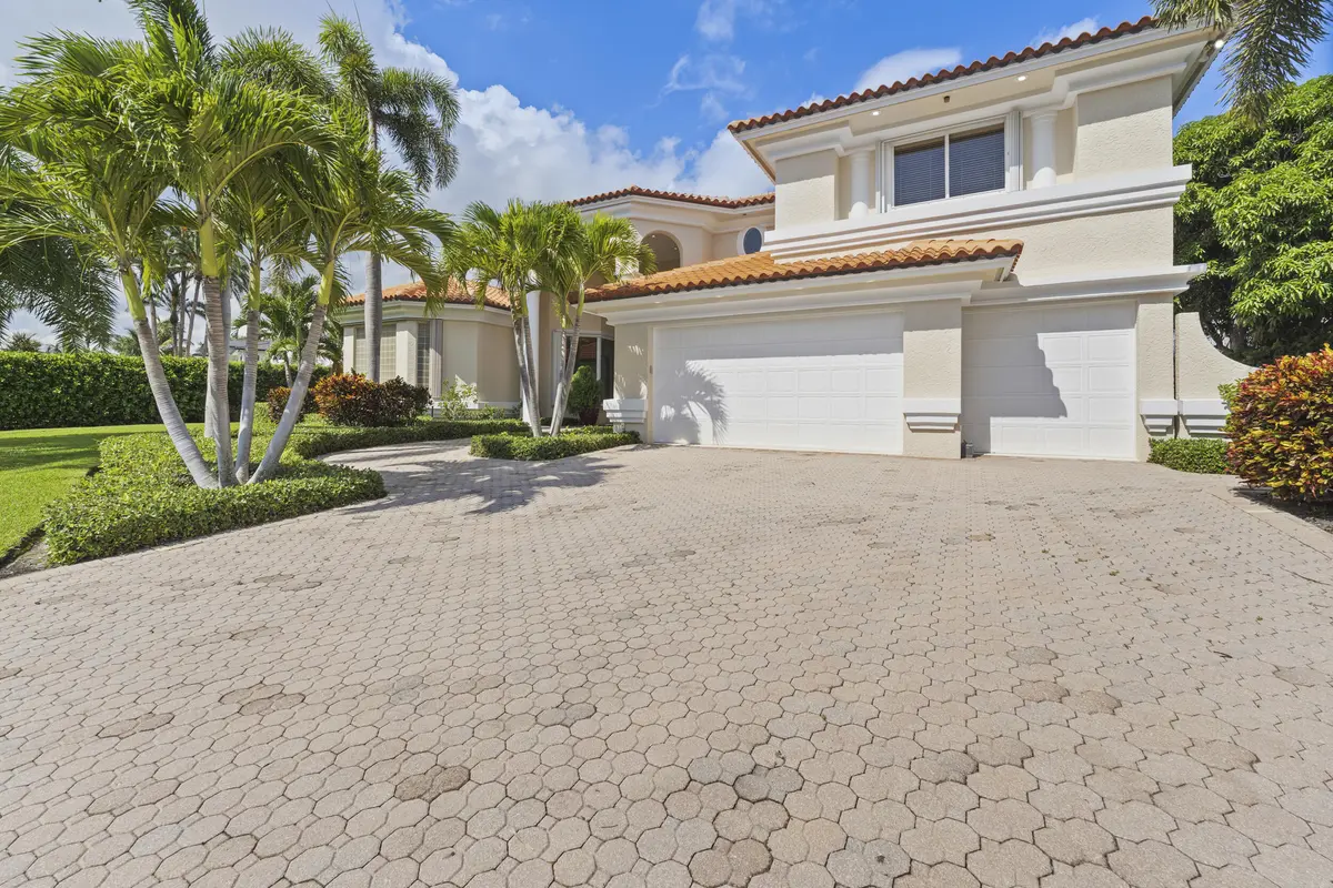 3 Car Garage at 9 ISLAND Road, Sewalls Point
