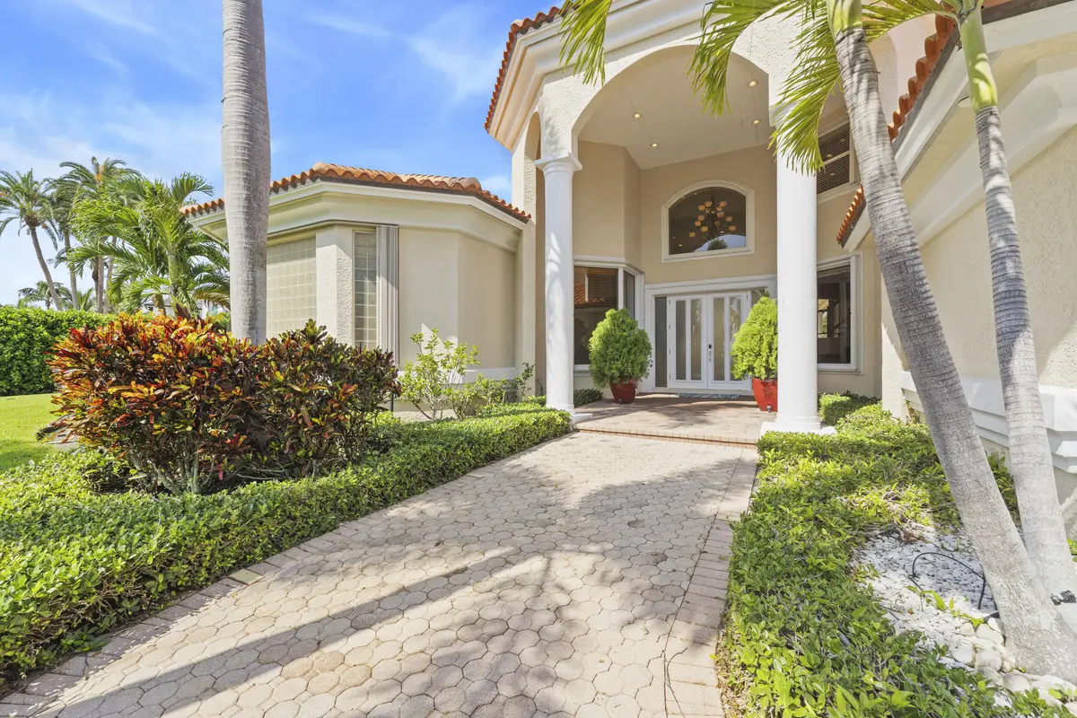 Entrance at 9 ISLAND Road, Sewalls Point