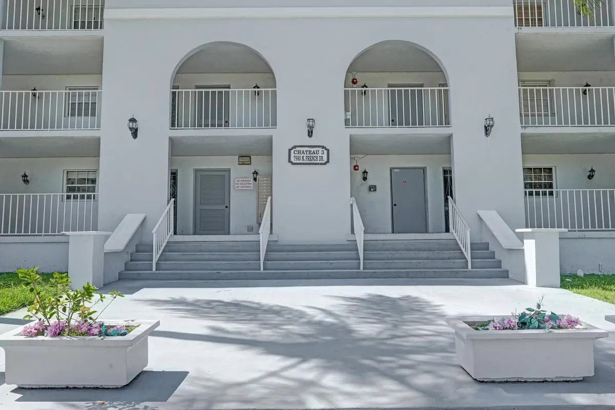 7980 N FRENCH Drive 3-202, Pembroke Pines, FL – photo 2