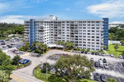 4200 Hillcrest Drive 217, Hollywood – Condominium for sale