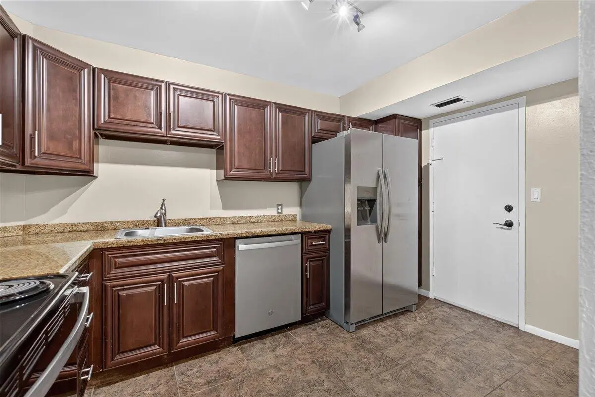 07-DSC08974 at 4200 Hillcrest Drive 217, Hollywood