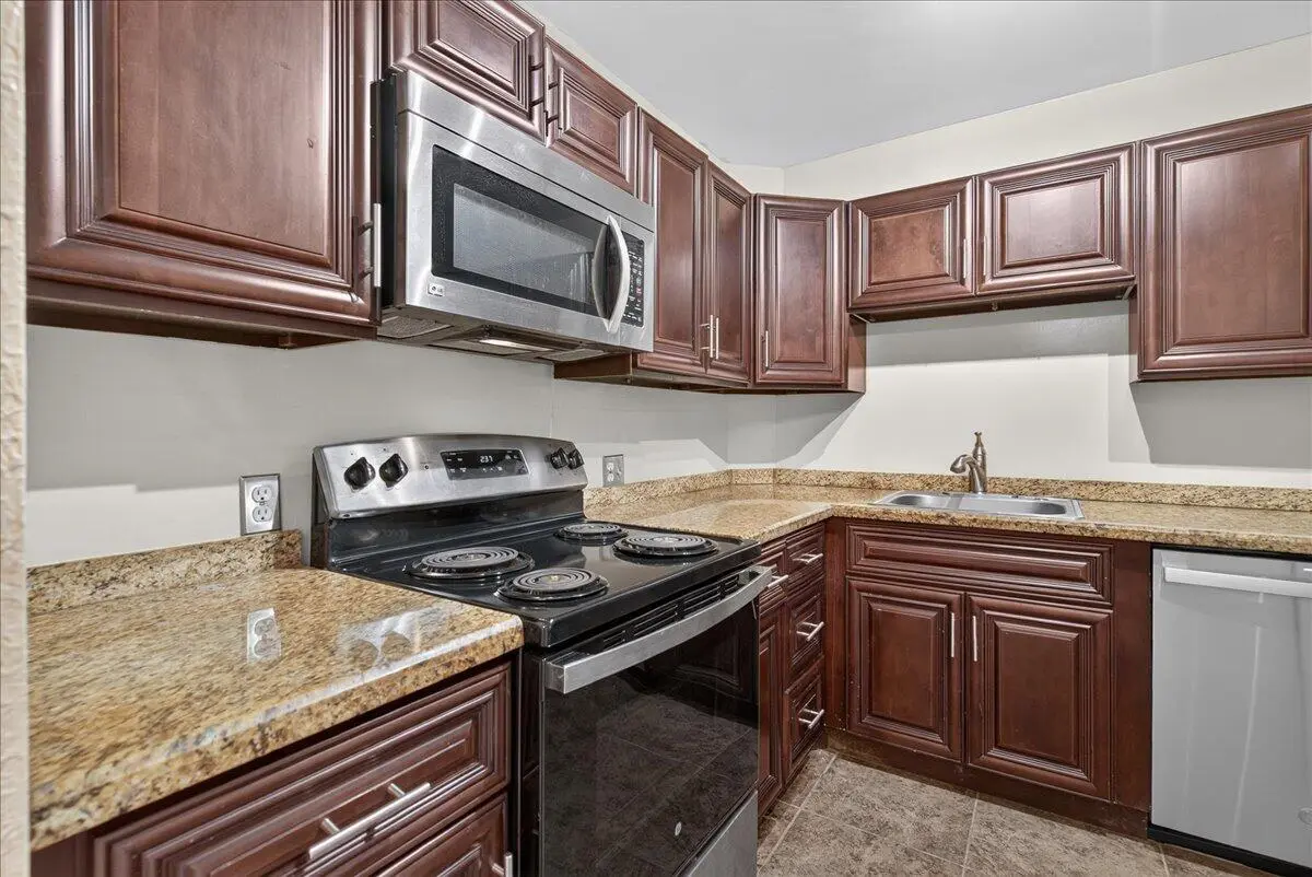 09-DSC08962 at 4200 Hillcrest Drive 217, Hollywood