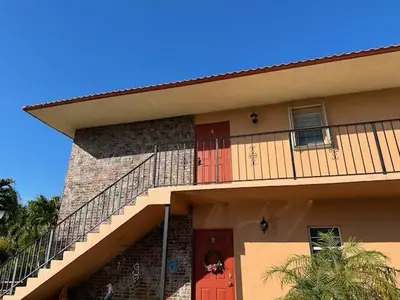 1982 SW PALM CITY Road F, Stuart – Condominium for sale